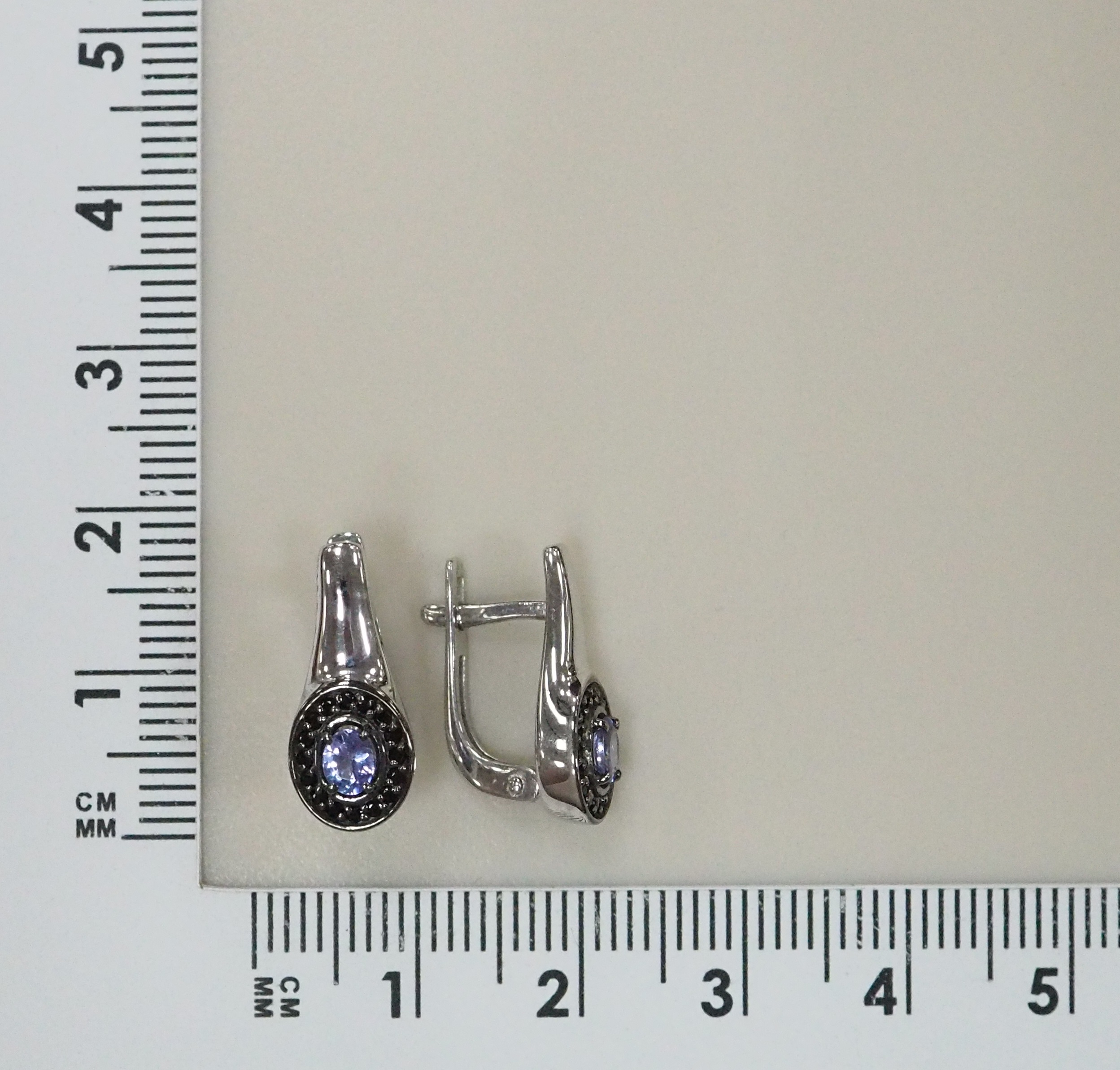 Серебряные серьги с танзанитами